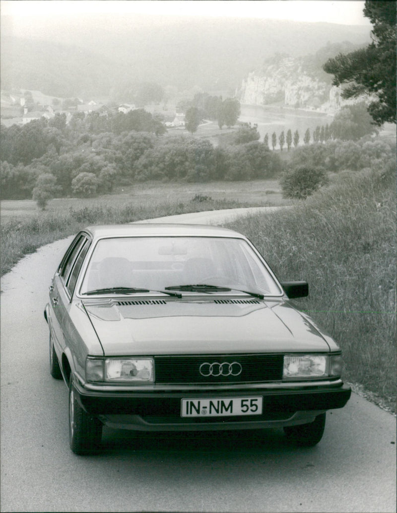 Audi 80 - Vintage Photograph