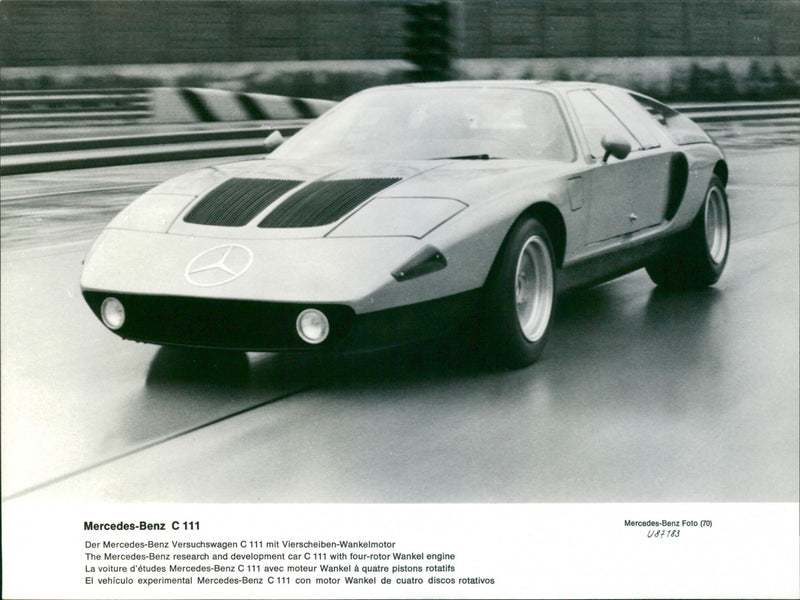 Mercedes- Benz Cll - Vintage Photograph