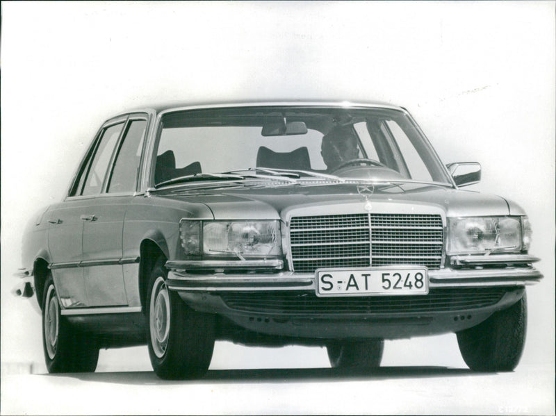 Mercedes-Benz 280 S 450 SE - Vintage Photograph