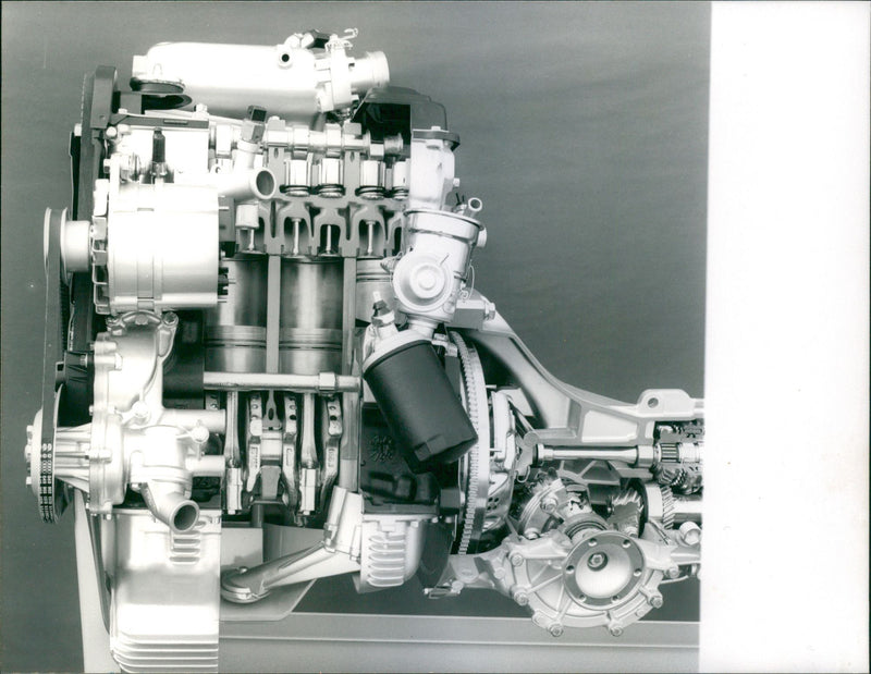 Audi 80 GLE - Vintage Photograph