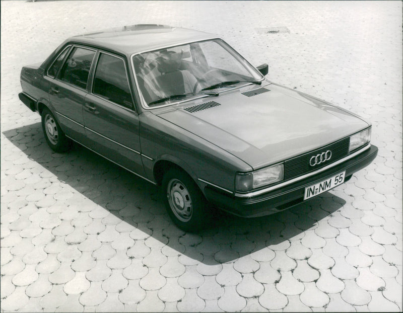 Audi 80 - Vintage Photograph