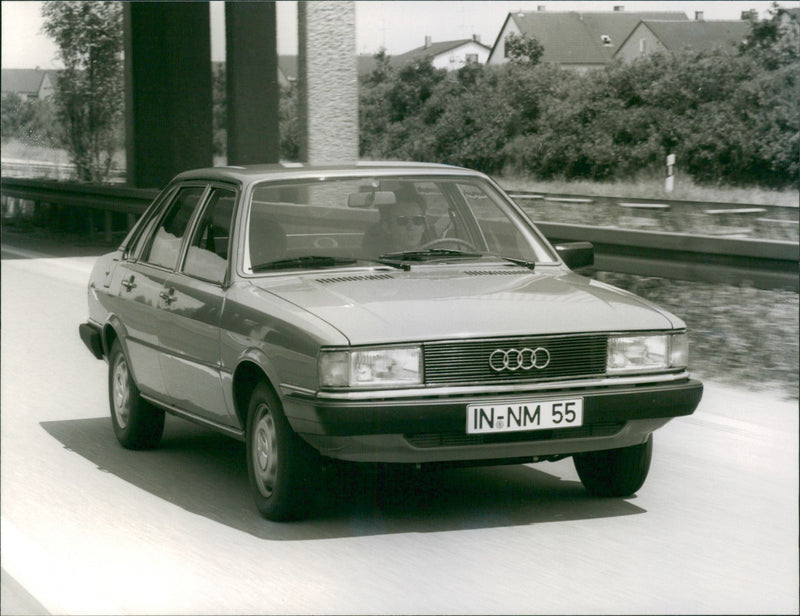 Audi 80 - Vintage Photograph
