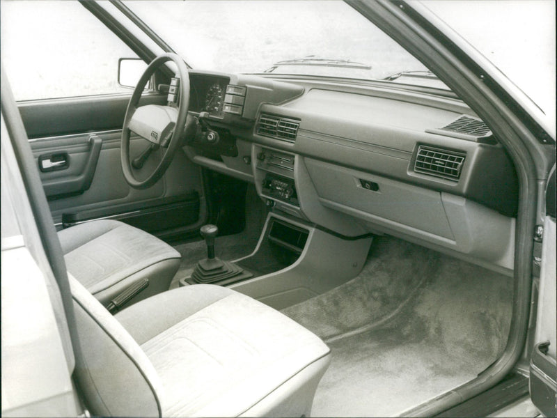 Audi 80 - Vintage Photograph