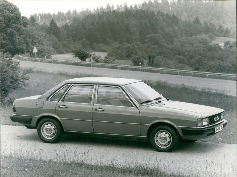 Audi 80 - Vintage Photograph