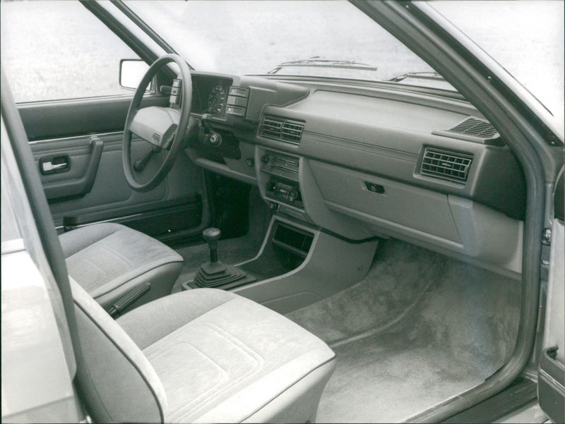 Audi 80 - Vintage Photograph