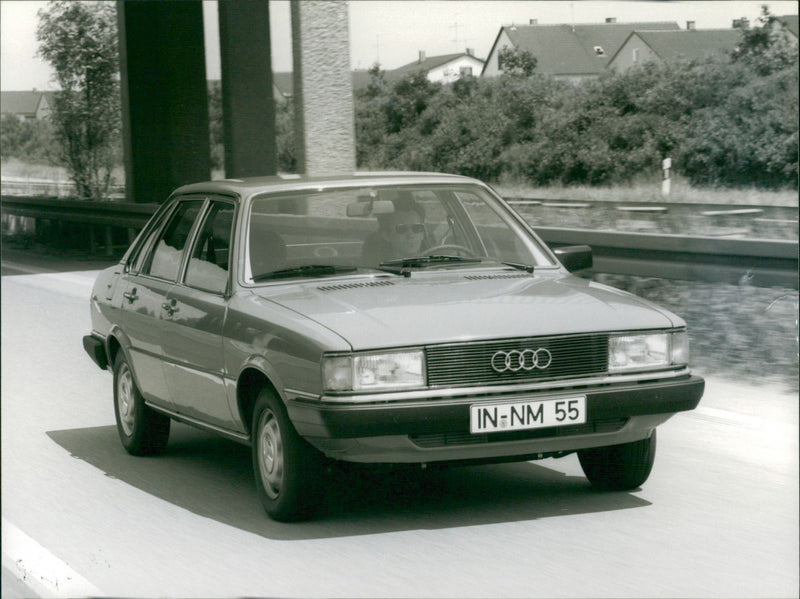 Audi 80 - Vintage Photograph