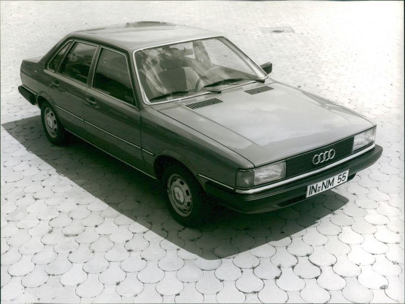 Audi 80 - Vintage Photograph