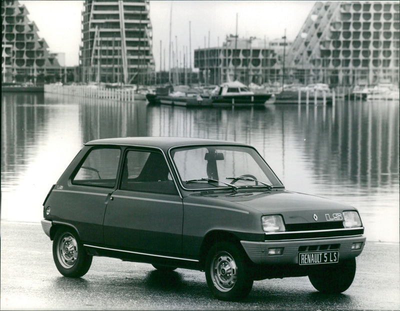 Renault 5 LS - Vintage Photograph