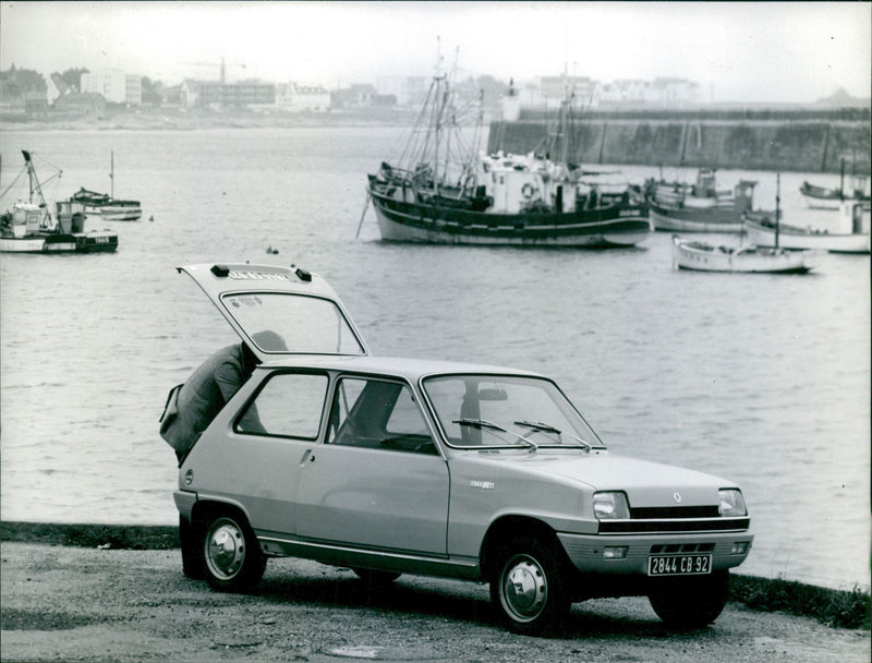 Renault 5 - Vintage Photograph