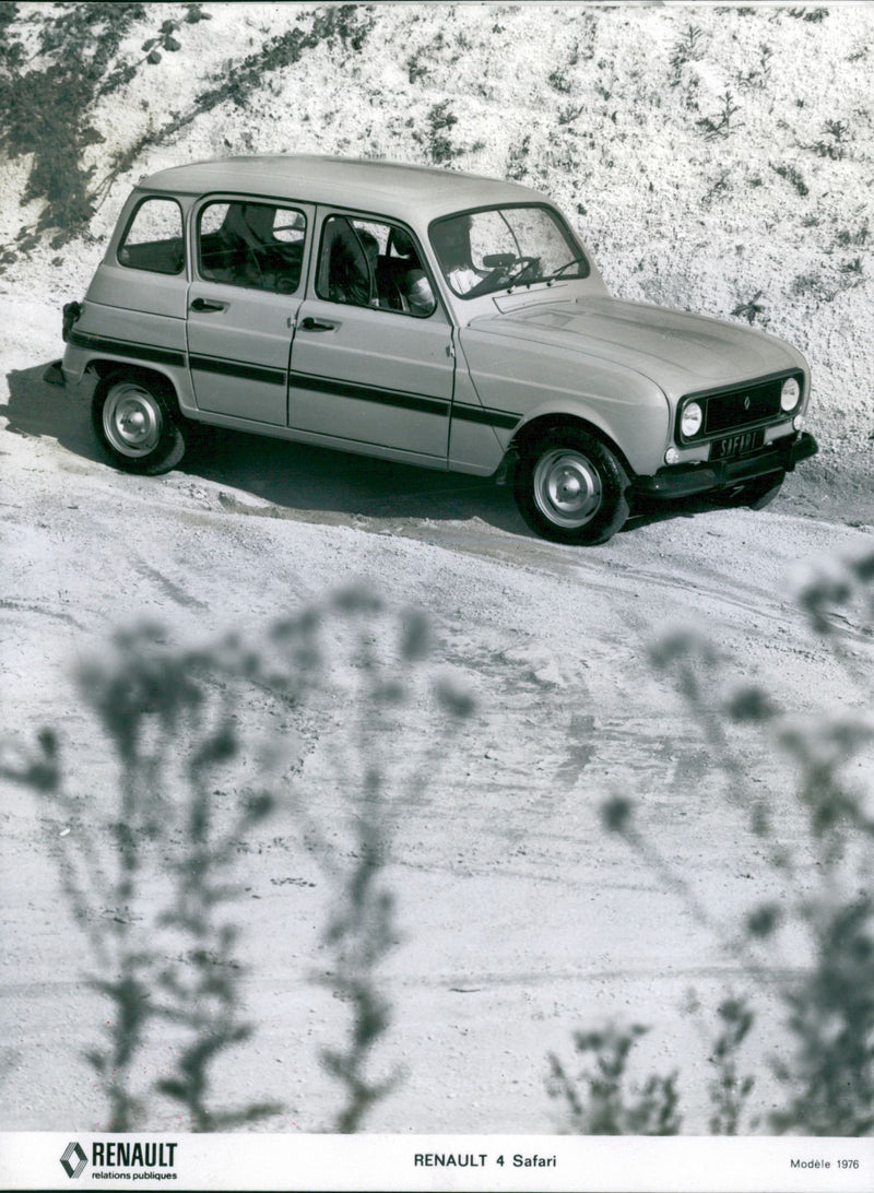 1976 Renault 4 Safari - Vintage Photograph