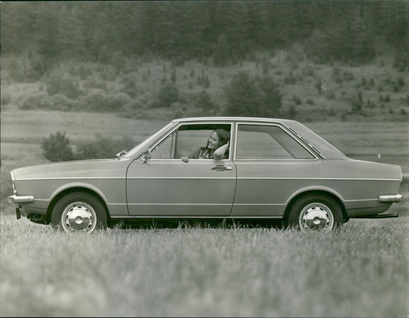 Audi 80 - Vintage Photograph
