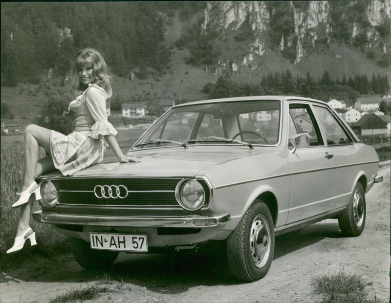 Audi 80 - Vintage Photograph