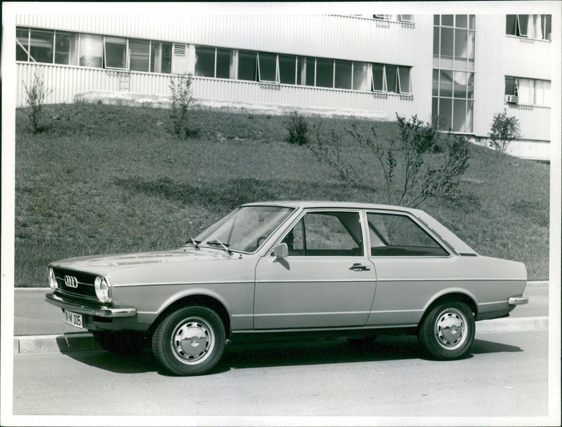 Audi 80 - Vintage Photograph