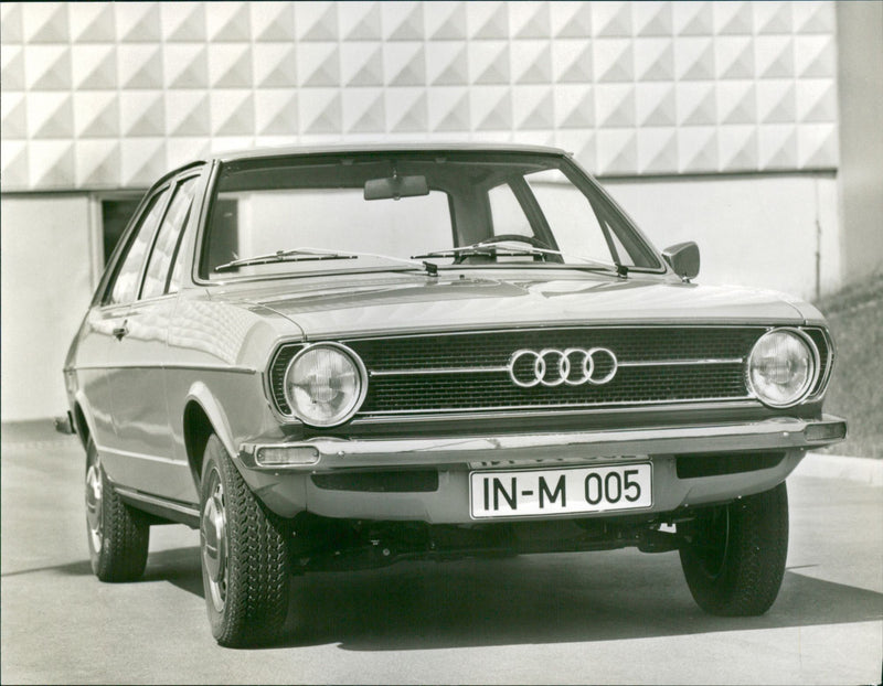 Audi 80 - Vintage Photograph