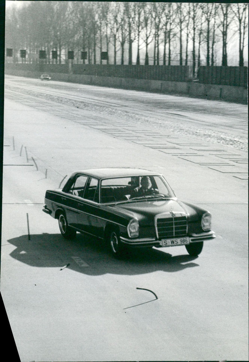 Mercedes 250 SE - Vintage Photograph