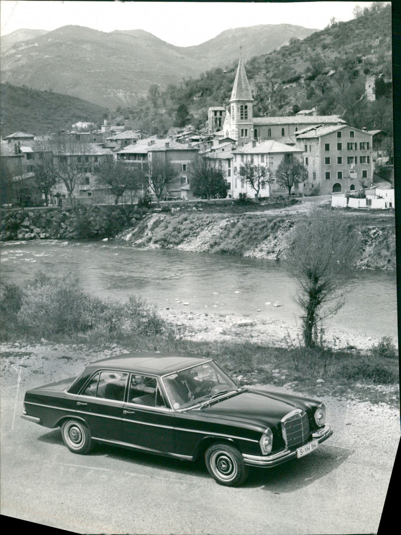 Mercedes-Benz 250 S/SE - Vintage Photograph