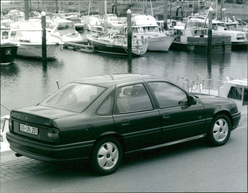 Opel Vectra GT 16V - Vintage Photograph