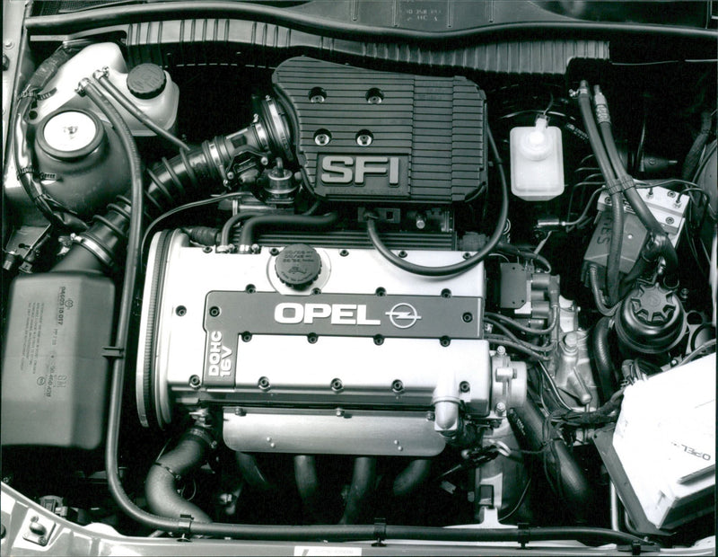 Opel Vectra GT 16V - Vintage Photograph