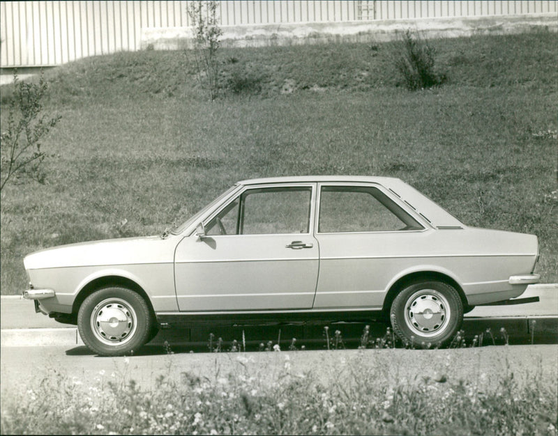 Audi 80 - Vintage Photograph