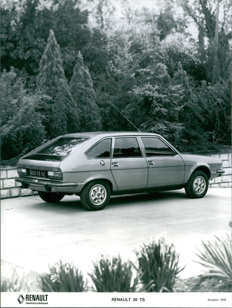 1976 Renault 30 TS - Vintage Photograph