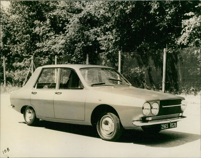 Renault 12 - Vintage Photograph