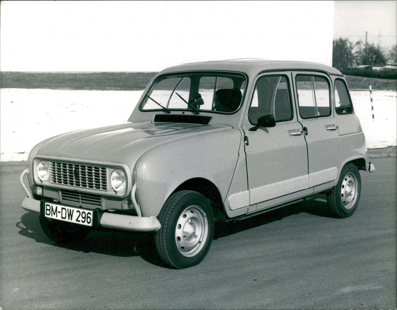 Renault 4 GTL - Vintage Photograph