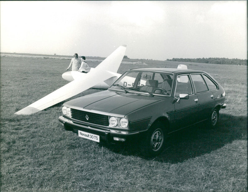 1978 Renault 30 TS - Vintage Photograph