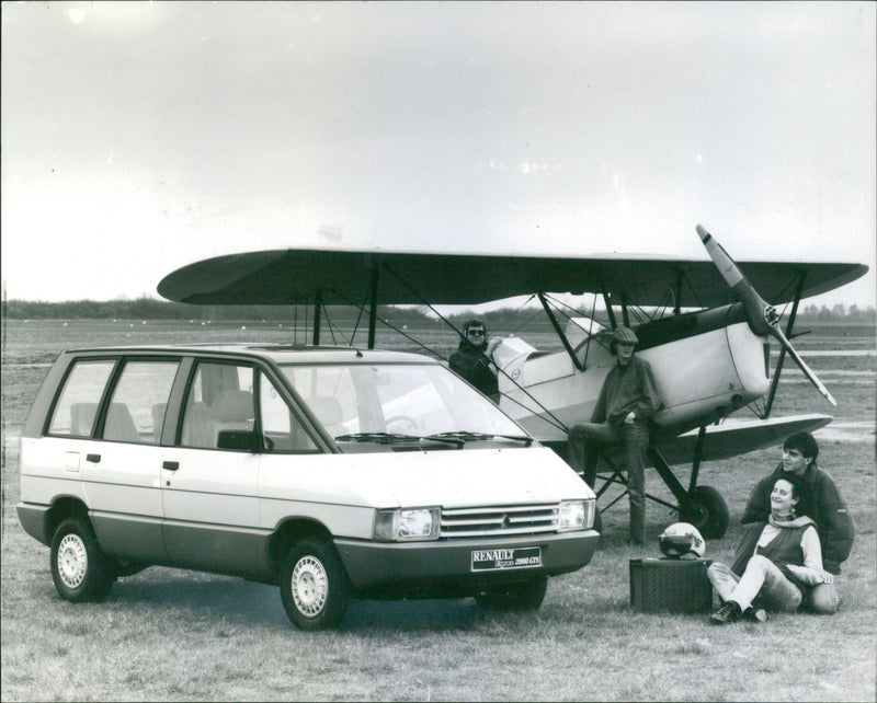 Renault Espace 2000 GTS - Vintage Photograph