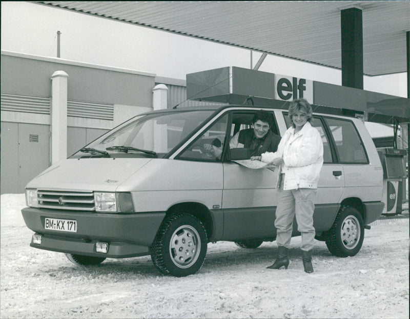 Renault Espace 2000 GTS - Vintage Photograph