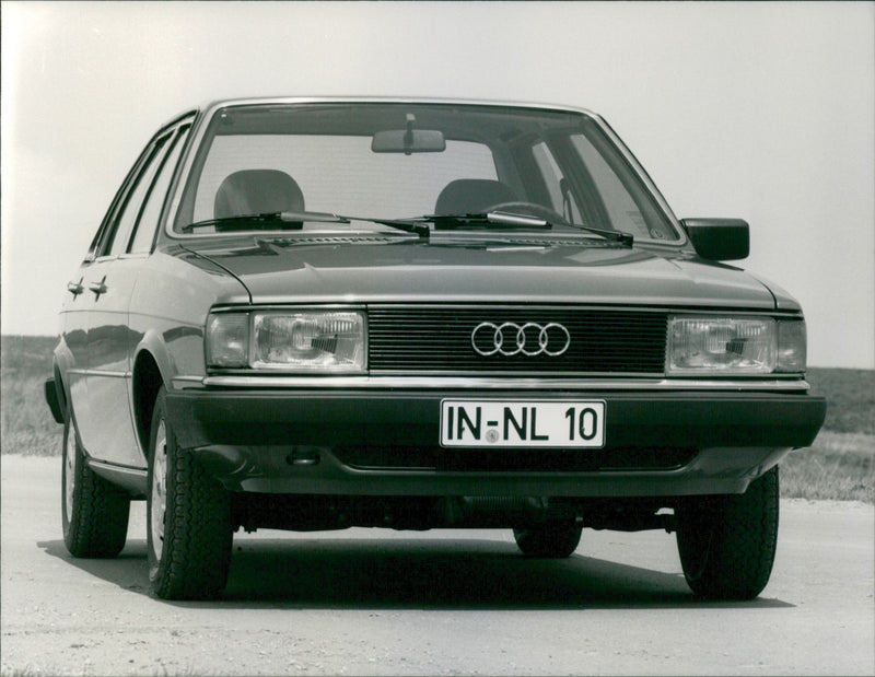 Audi 80 GLE - Vintage Photograph