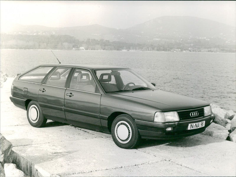 Audi 100 Avant - Vintage Photograph