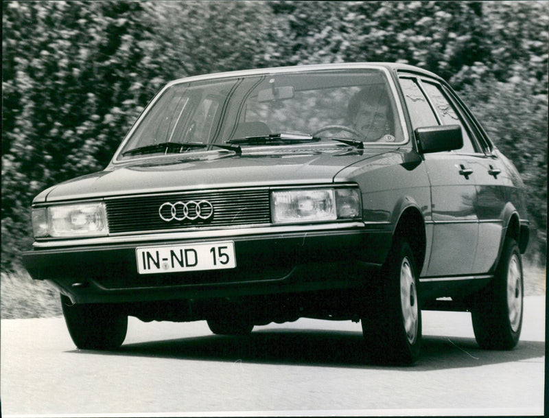 Audi 80 GLE - Vintage Photograph