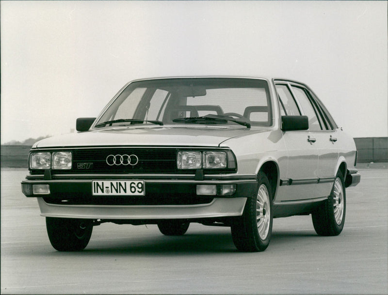 Audi 200 5T - Vintage Photograph