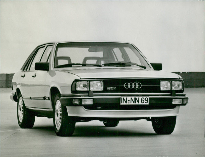 Audi 200 - Vintage Photograph
