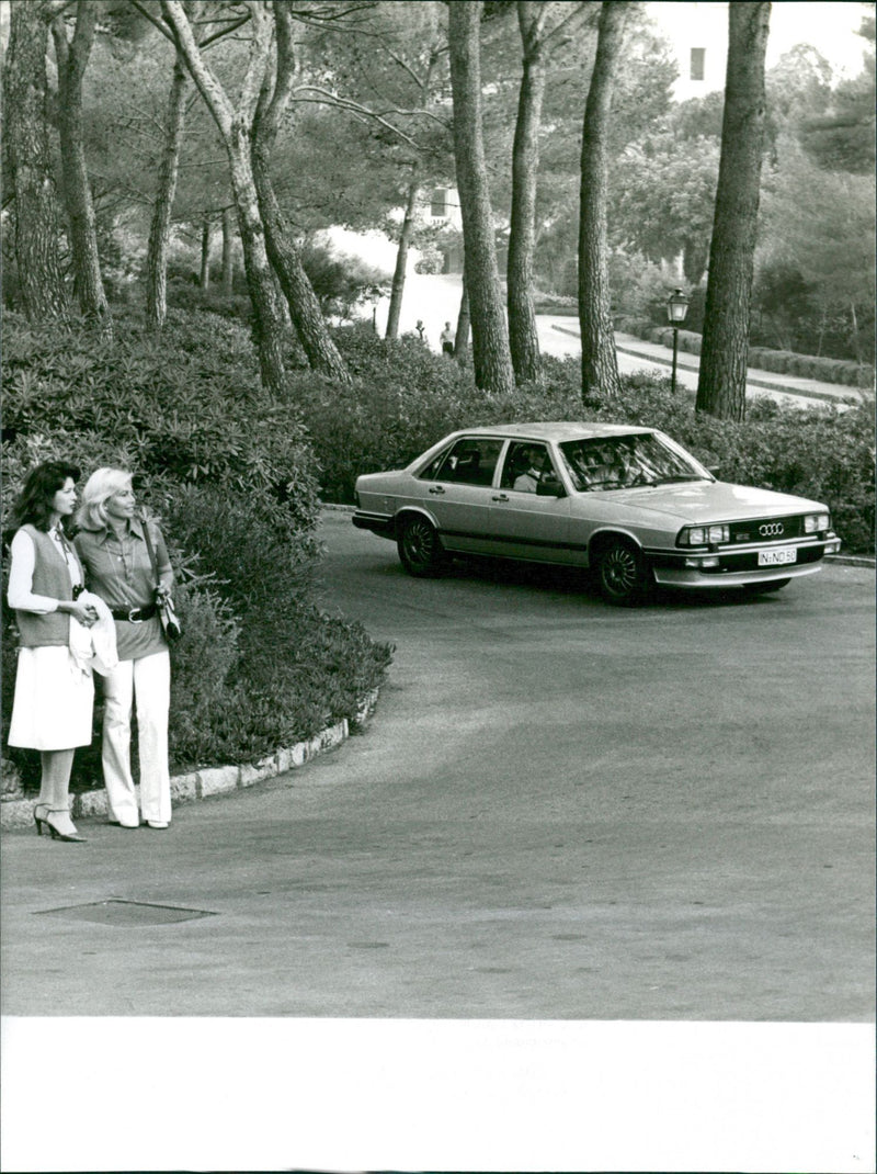 Audi 200 - Vintage Photograph