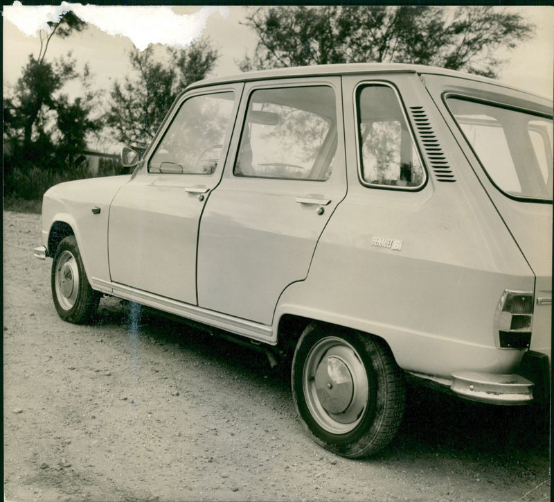 Renault 6 - Vintage Photograph