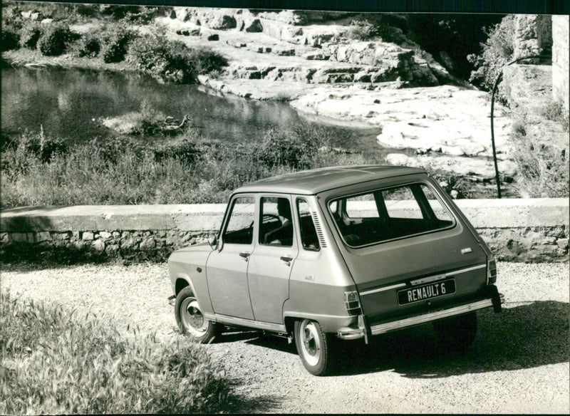 Renault R6 - Vintage Photograph