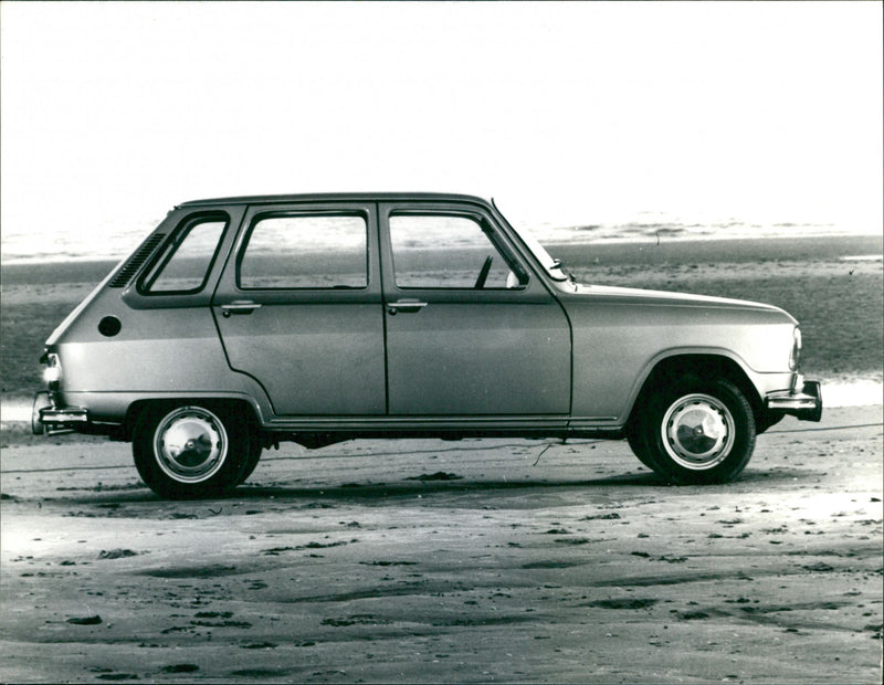 Renault 6 TL - Vintage Photograph