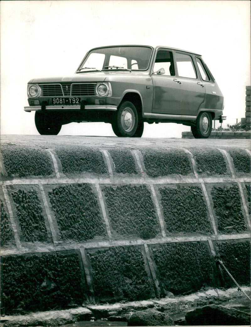 Renault R6 - Vintage Photograph