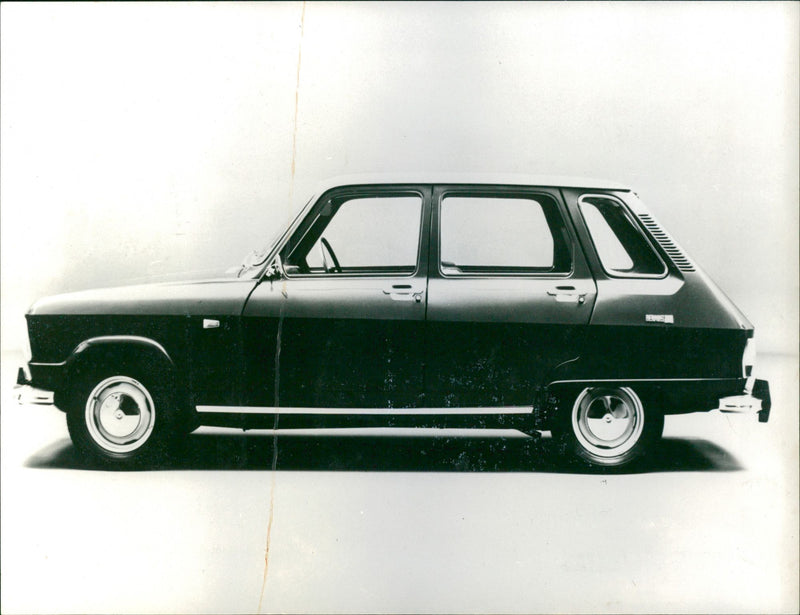 Renault 6 - Vintage Photograph