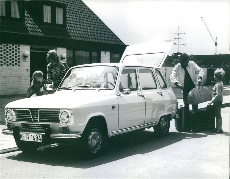 Renault 6 - Vintage Photograph