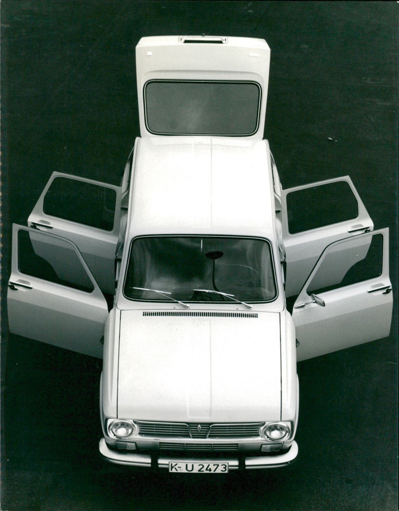 Renault 6 - Vintage Photograph