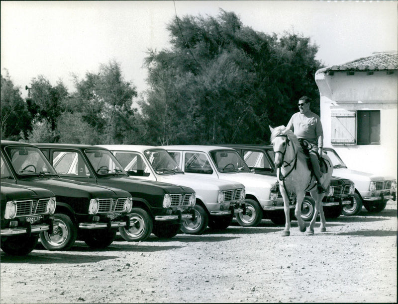 Renault R6 - Vintage Photograph