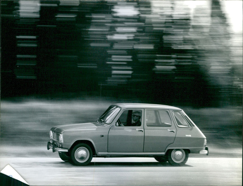 Renault R6 - Vintage Photograph