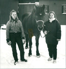 Magdalena Olsson t.h ridinstruktör och Carina Johansson t.v djurskötare - Vintage Photograph