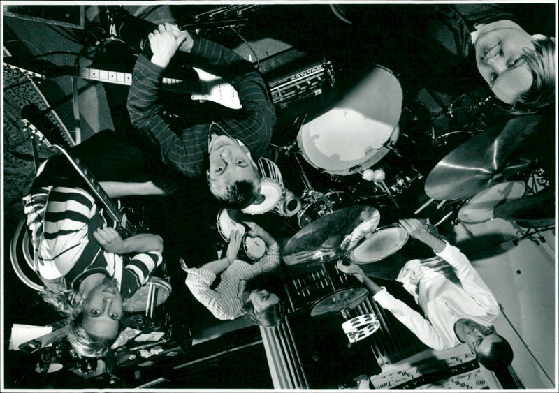 GROUPS MUSIC SARA DANIELSC - Vintage Photograph
