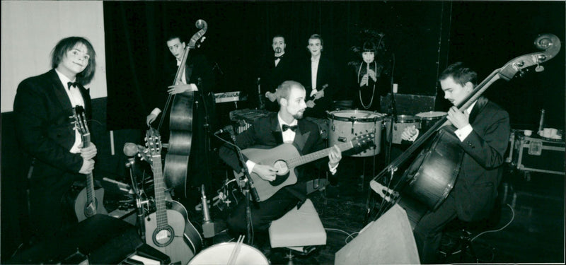 1993 GROUPS MUSIC ARCHIVE VKS GUARANTEE - Vintage Photograph