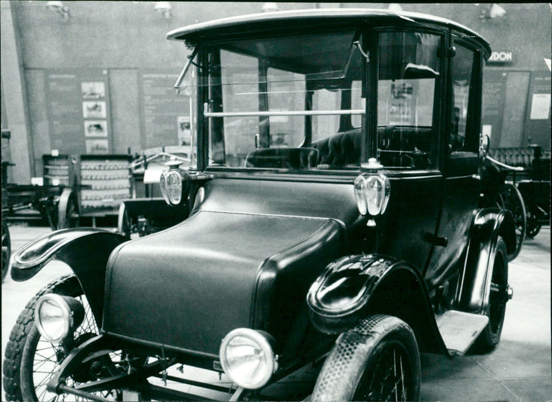 Detroit Electric, electric car, vintage car - Vintage Photograph