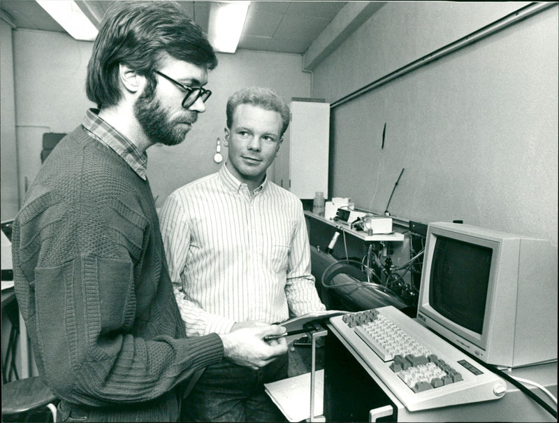 1988 MILLION FRAGS INDUSTRY MATS WITHOUT TIGH FEEDING ENGAGEMENT ARCHIVE VOLVO - Vintage Photograph