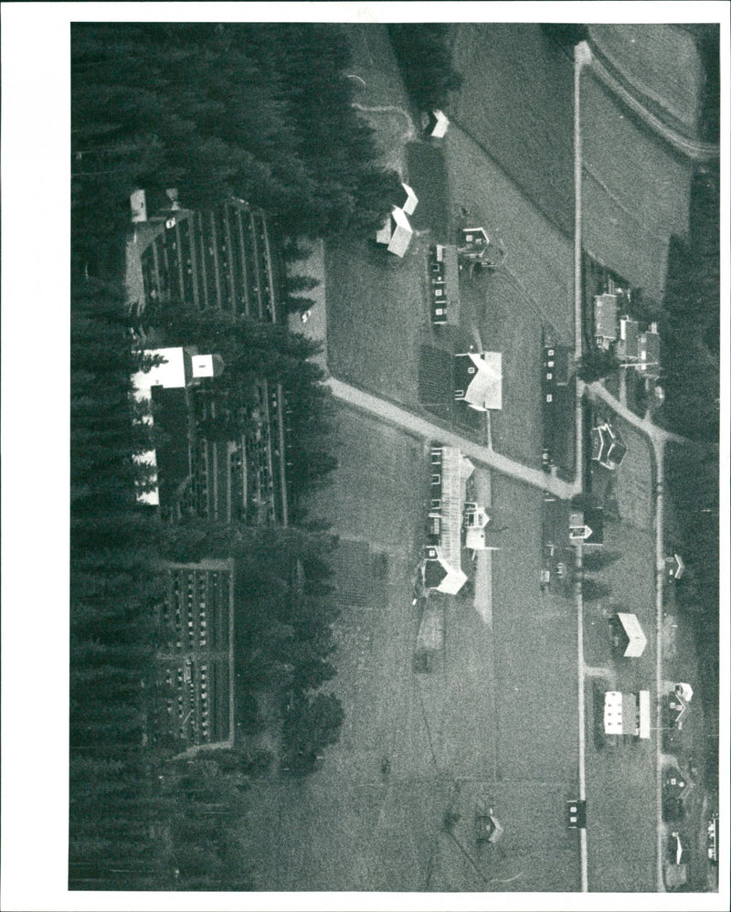 1988 TRIPLE VKSARKIV INSELE MURDER IMAGE AERIAL VOBA FOLDER JOHAN SHELF GUUSEUS - Vintage Photograph